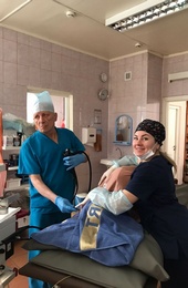 Врач Зверев Владимир Тимофеевич и медсестра Стародубцева Валентина Олеговна - сотрудники эндоскопического отделения Енисейской районной больницы